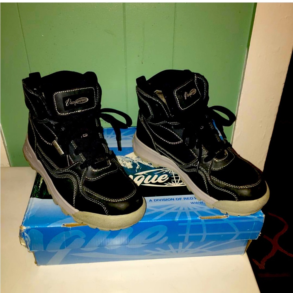 Authentic Vasque Gore-Tex boot, size 8 lightly worn.